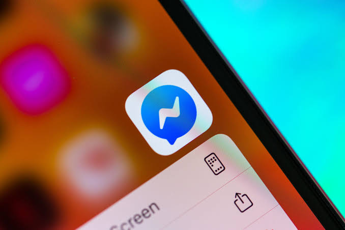 Facebook takes on Zoom with its new video chat feature