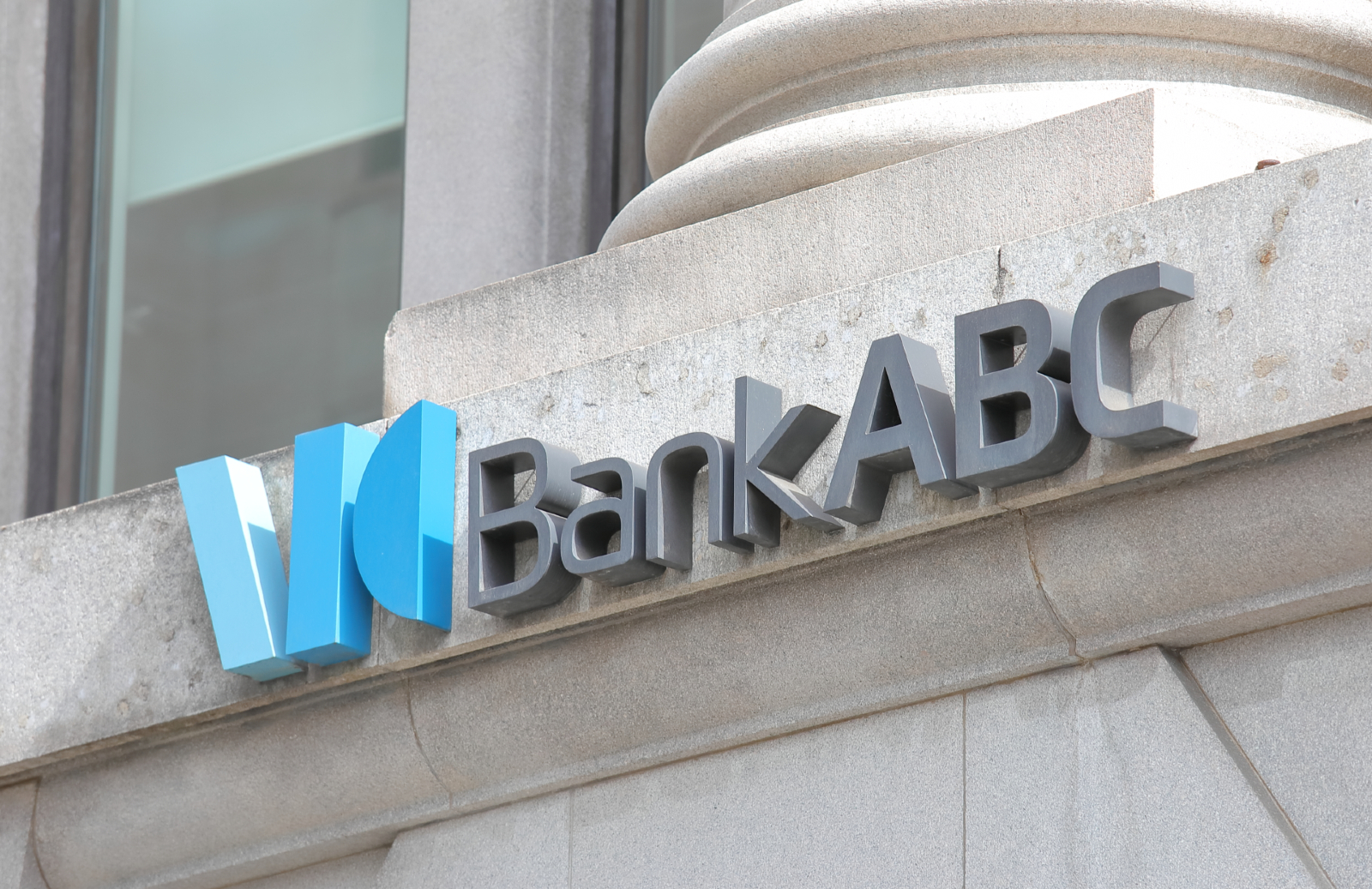 EGYPT: BANK ABC ACQUIRES 99.5% OF BLOM BANK EGYPT