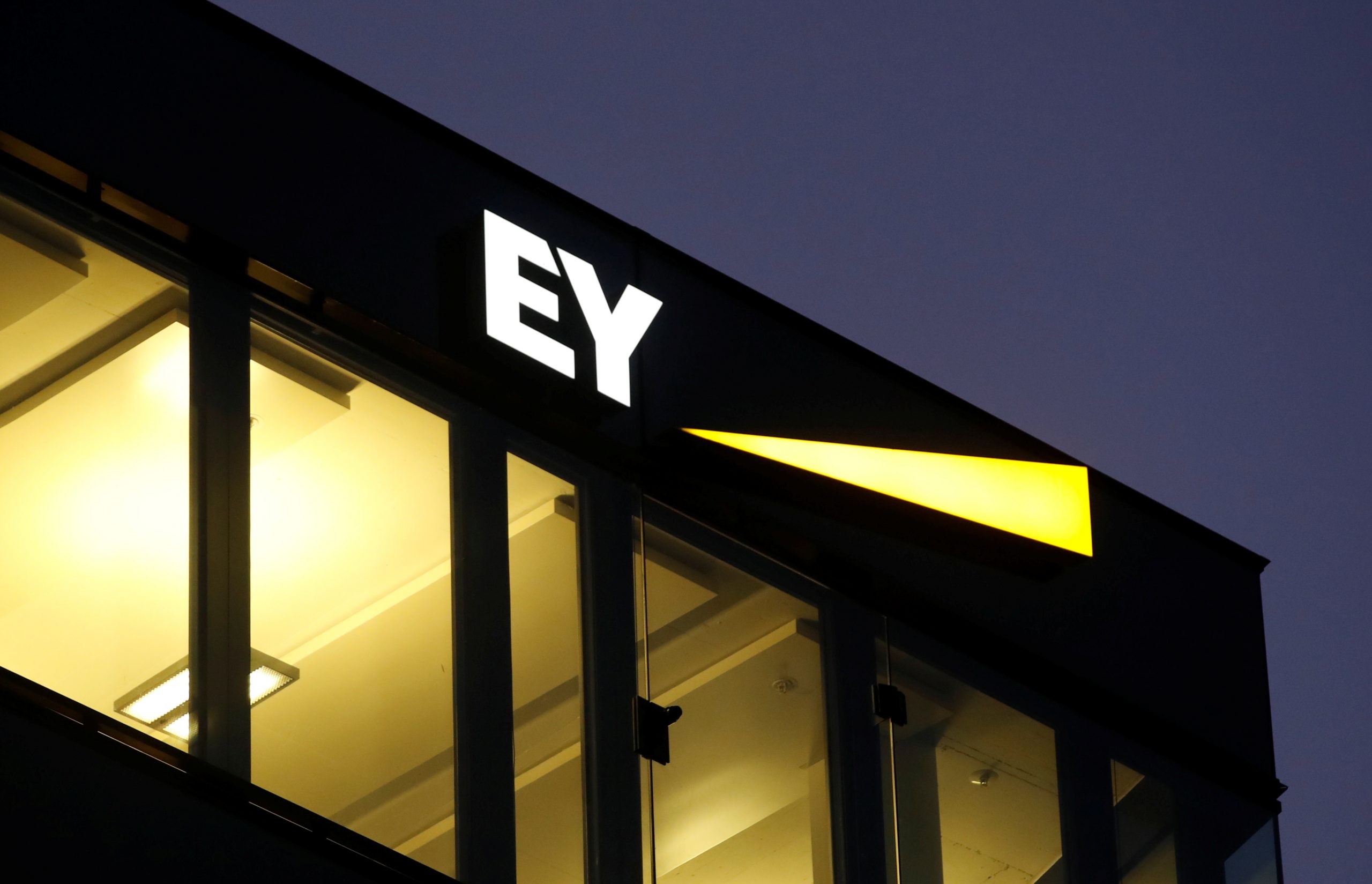 Ernst & Young, auditors to pay over $10 M to settle SEC charges