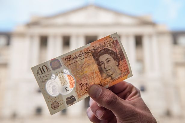 Global: Bank of England says banknotes featuring Queen's image remain legal tender
