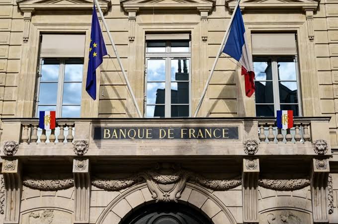 Global: Bank of France governor calls for the country to establish crypto regulations ahead of the MiCA