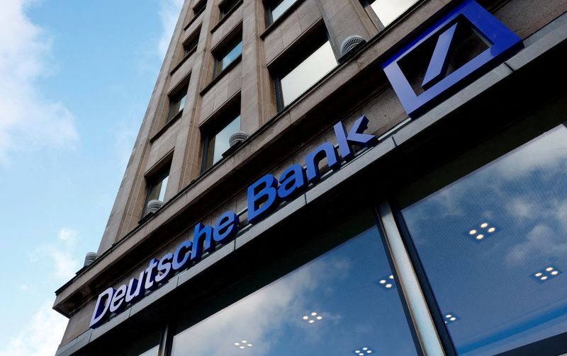 Global: Deutsche Bank to complete Postbank IT integration