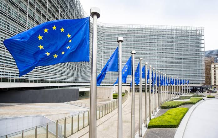 Global: Germany, France, and Italy Set Framework for Future AI Regulation