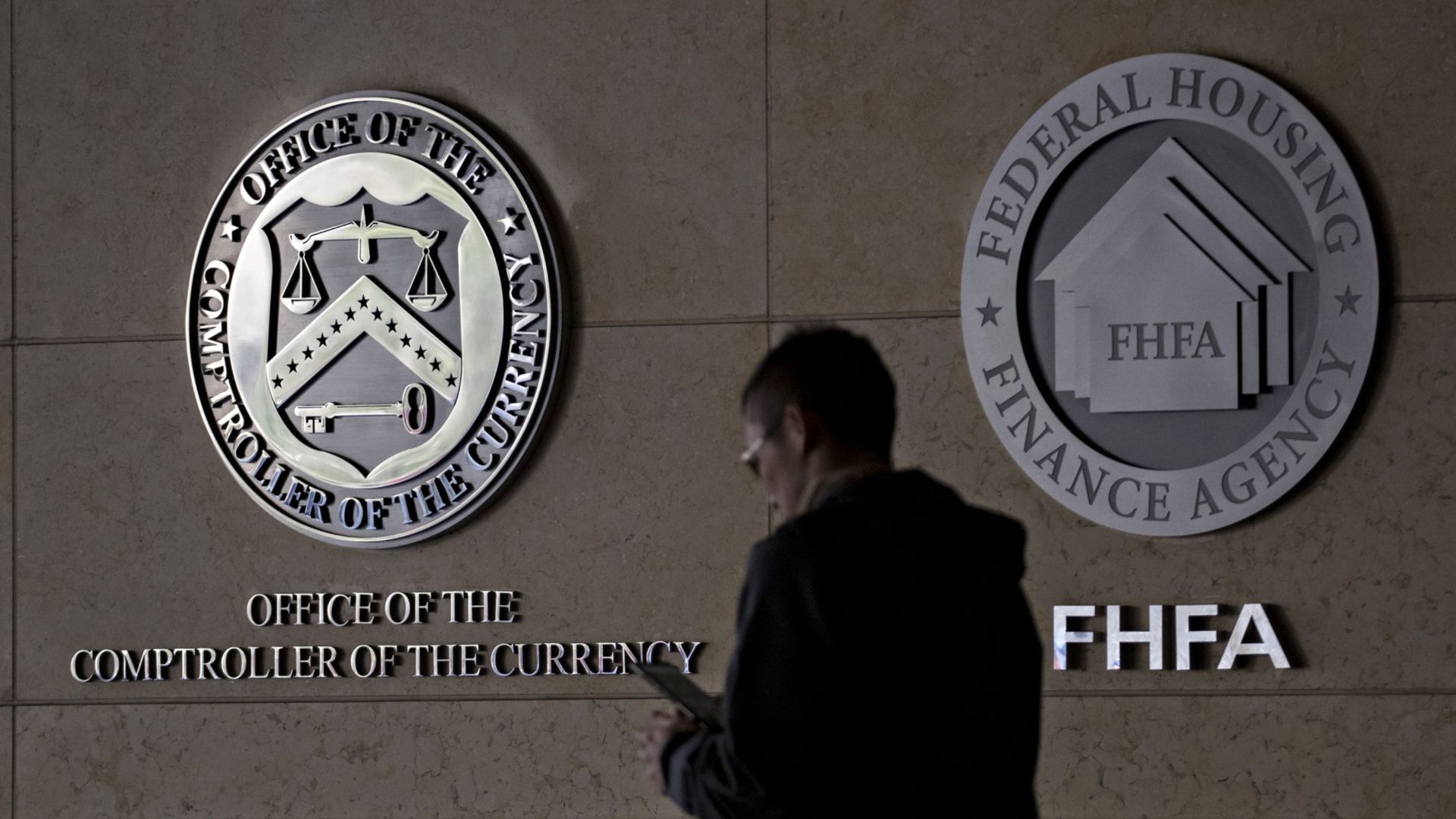 Global: US Financial Regulators Resume Efforts on Compensation Rules U.S. Financial Regulators Resume Efforts on Compensation Rules