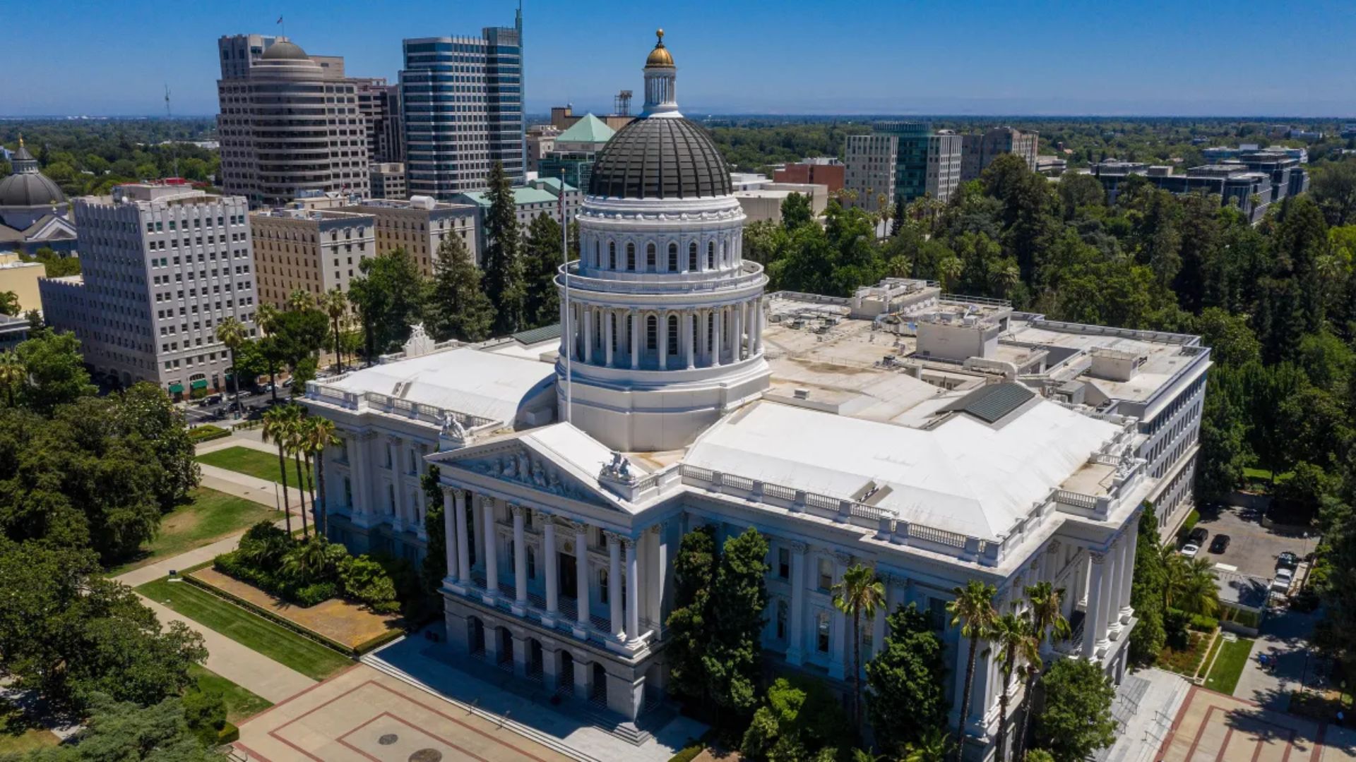 Global: California Bill Mandates Digital ID Collection from High-Volume Sellers on Marketplaces California Bill Mandates Digital ID Collection from High-Volume Sellers on Marketplaces