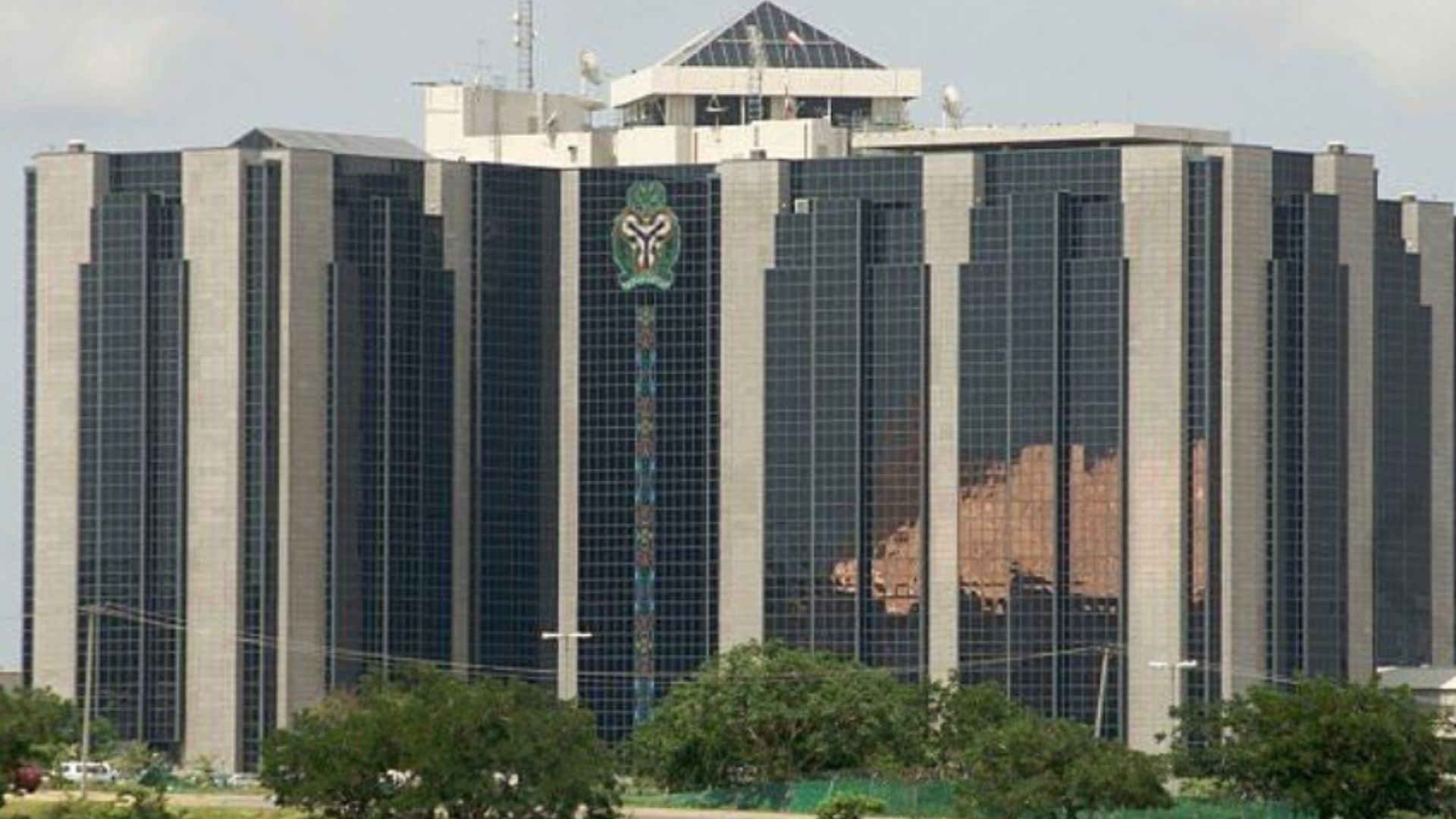 Nigeria: CBN Auctions $876.26 Million to Stabilize Naira CBN Auctions $876.26 Million to Stabilize Naira