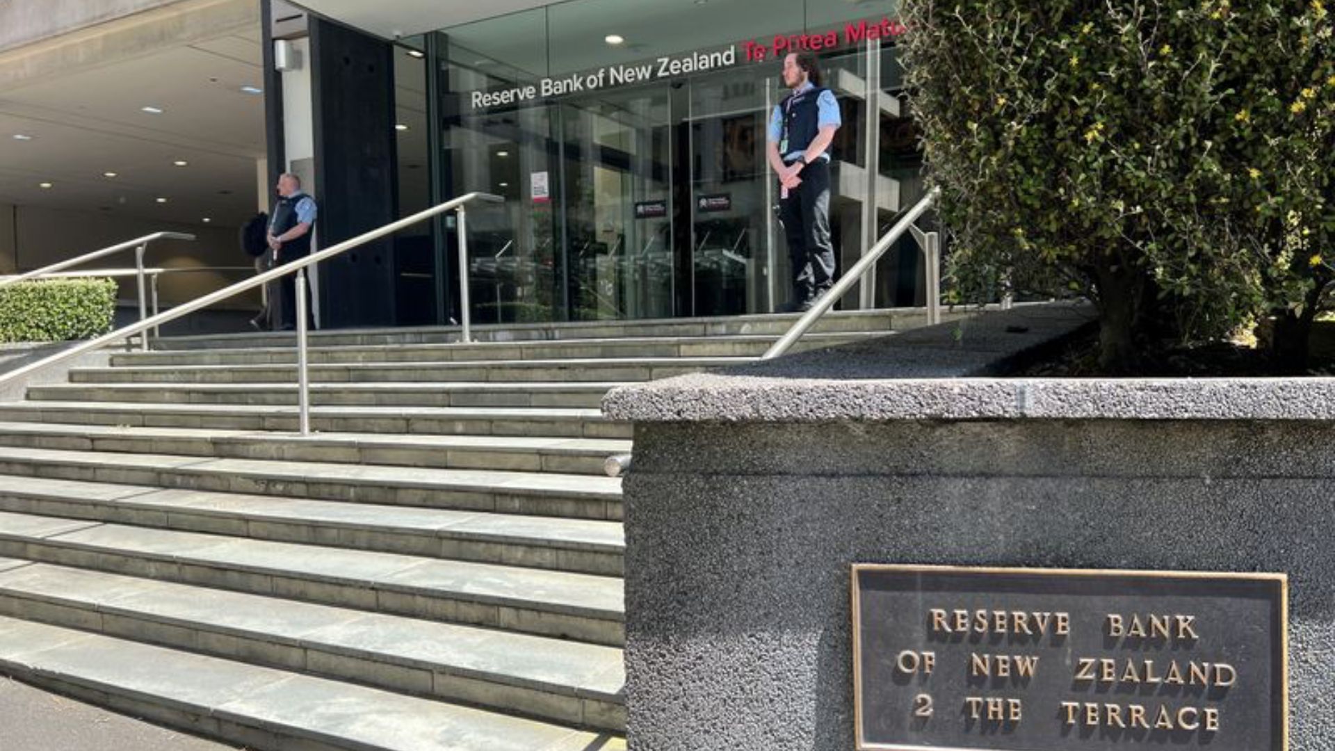 Global: New Zealand Trims Rates by 25 bps, Signals Deeper Easing Amid Rising Global Uncertainty New Zealand Trims Rates by 25 bps, Signals Deeper Easing Amid Rising Global Uncertainty